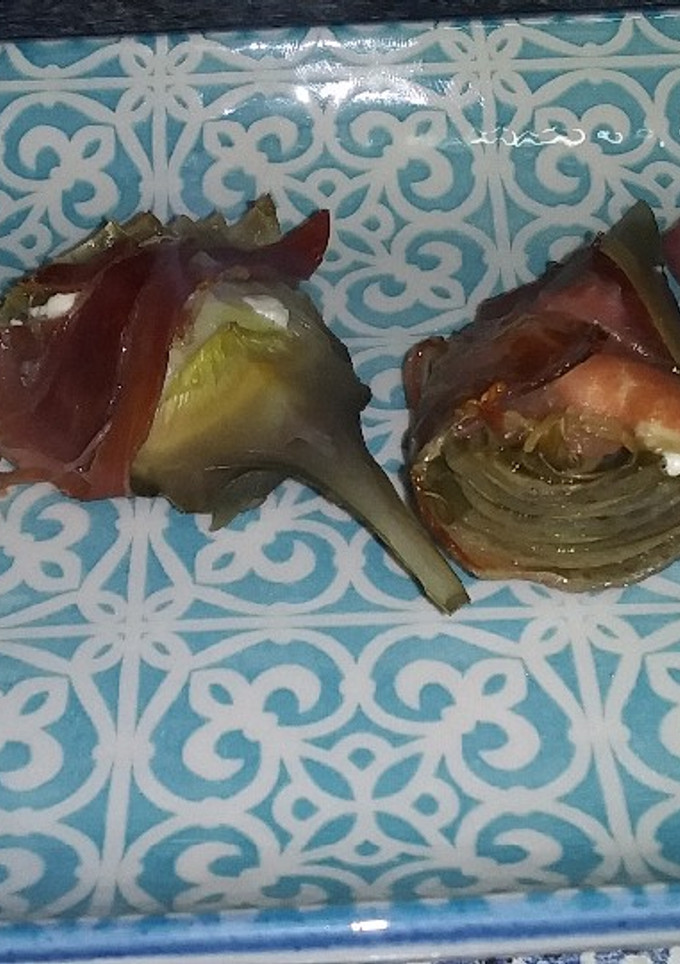 Una foto de Alcachofas con queso de cabra y jamón