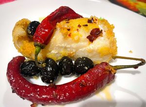 Foto di Baccalà con Peperoni Friarielli, Olive Nere e Pepe Rosso a Scaglie