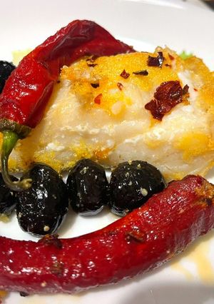 Foto di Baccalà con Peperoni Friarielli, Olive Nere e Pepe Rosso a Scaglie