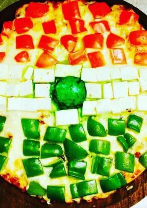 तिरंगा वेज पिज़्ज़ा (tiranga veg pizza recipe in Hindi) रेसिपी मुख्य फोटो