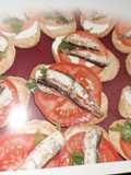 Brödli mit Tomaten, Mozzarella und Fisch