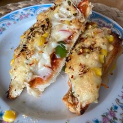 A picture of Double decker bread pizza.
