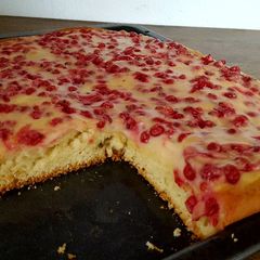 Red currant pan bread/ Johannisbeeren blechkuchen A picture of Red currant pan bread/ Johannisbeeren blechkuchen.