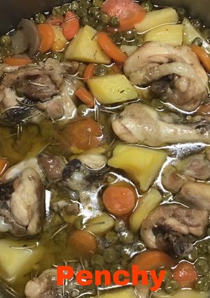 Una foto de Pollo con verduras y champiñón al Sauvignon Blanc 2020