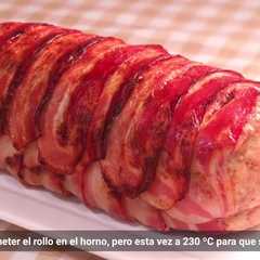 Una foto de Rollo de carne relleno con jamón y queso