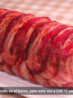 Una foto de Rollo de carne relleno con jamón y queso