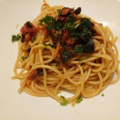 Spaghetti Polpo alla putanesca A picture of Spaghetti Polpo alla putanesca.