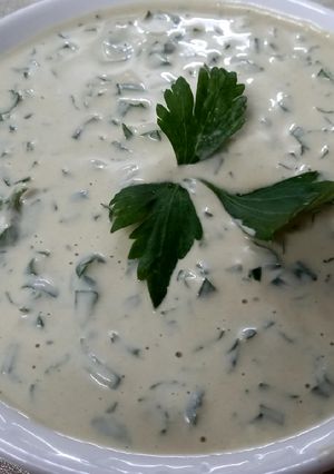 صورة لوصفة مقبلات البقدونس بلصوص الطحينة والزبادي