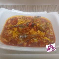 A picture of Cabbage soup with fish.