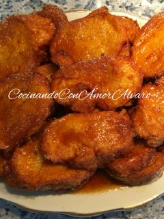 Una foto de Torrijas de leche en almíbar