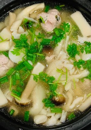 Hình của món Canh nấm nấu mọc.