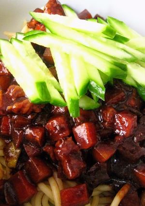 A picture of Jjajang Myun 짜장면 (Chinese-Korean Black Bean Noodles) Sauce.