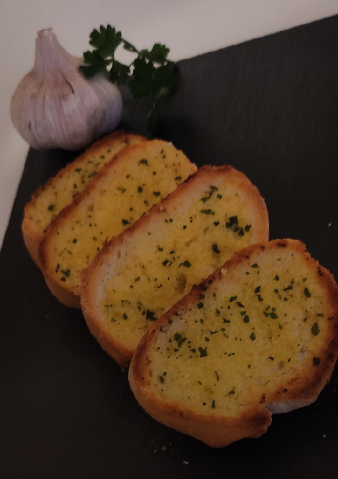 Una foto de Pan de ajo🧄