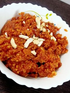 गाजर का हलवा (gajar ka halwa recipe in Hindi) रेसिपी मुख्य फोटो