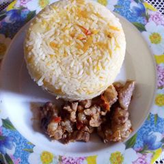A picture of Braised rice served with beef stew.