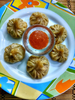 அஸ்ஸாம் கோதுமைமாவு மோமோஸ்&மோமோஸ்சட்னி (kothumai Momos Recipe in Tamil) செய்முறை முக்கிய புகைப்படம்