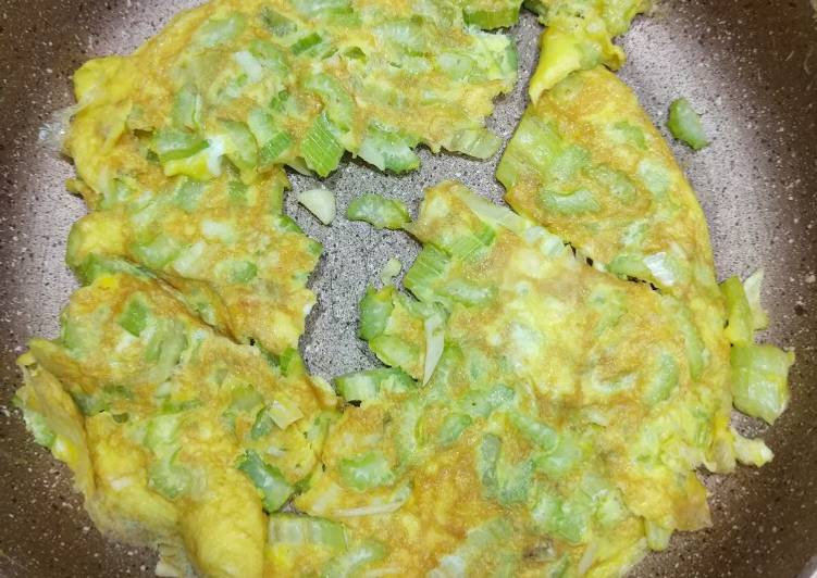 Langkah Mudah untuk Menyiapkan Celery Omelette yang Enak Banget