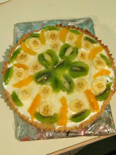 Una foto de Tarta de fruta, con kiwi, durazno y banana! 😆