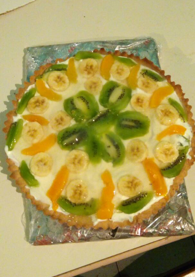 Una foto de Tarta de fruta, con kiwi, durazno y banana! 😆