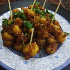 A picture of Spicy baby potatoes.