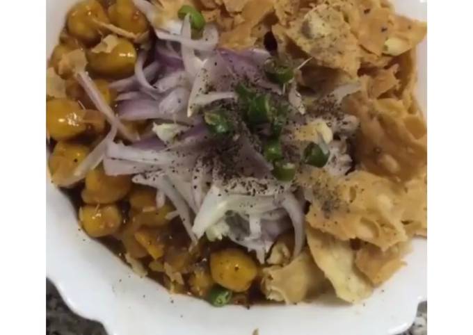 Recipe of Delicious Kathiyawari Choly Chat