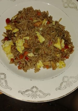 Una foto de Arroz con vegetales con salsa de soja