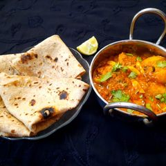 A picture of Lehsuni Aloo.