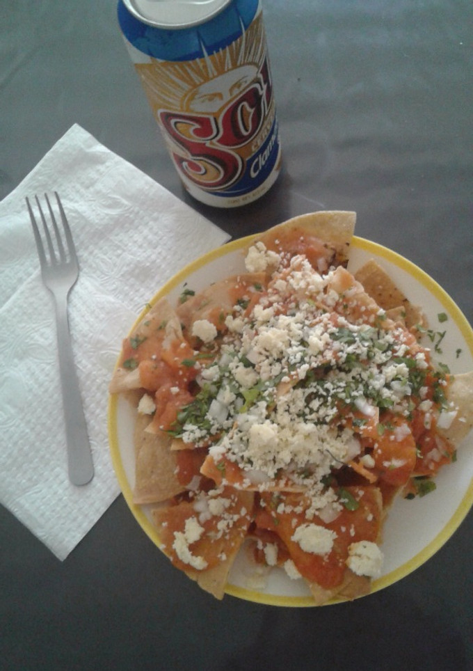 Una foto de Chilaquiles rojos súper fáciles bien Mexicanos