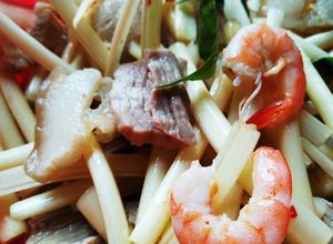 Hình của món Nộm ngó sen tôm thịt đơn giản.