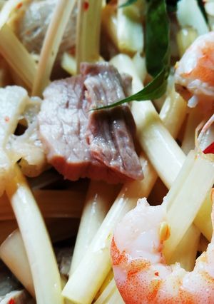 Hình của món Nộm ngó sen tôm thịt đơn giản.