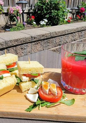 Cocktail Caprese Sandwich with Watermelon Juice রেসিপির প্রধান ছবি