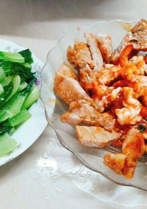 Hình của món Tôm thịt kho tàu với cải luộc.