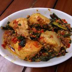 A picture of Ayam rica rica pedes.