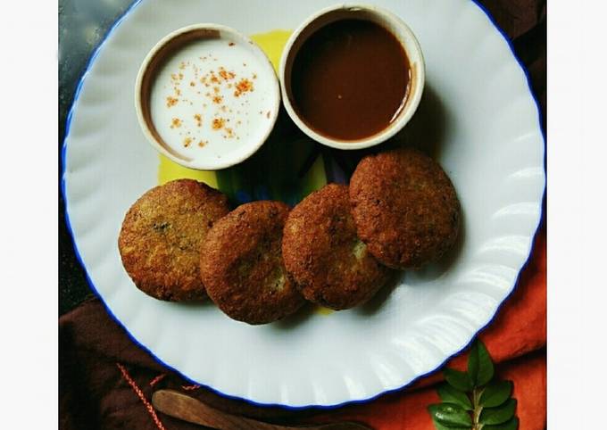 Aloo tikki stuffed with cottage cheese