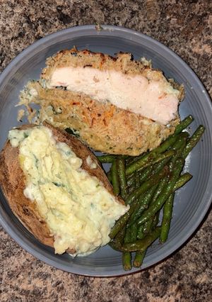 A picture of Parmesan Crusted Chicken w/ Creamy Potatoes & Skillet Green Beans.