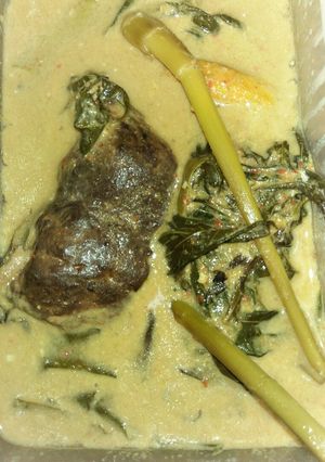 Foto resep Gulai ikan cakalang asap/salai plus daun singkong maknyuuus😋😋