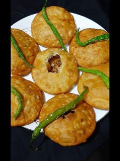 शेगाव कचोरी (kachori recipe in marathi) रेसिपी चे मुख्य फोटो