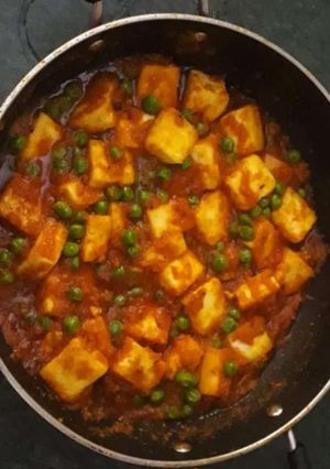 A picture of Matar paneer.