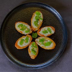 A picture of Herb Crostini for light lunch.