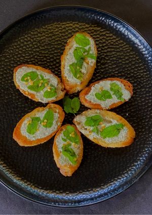 A picture of Herb Crostini for light lunch.
