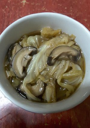 รูปของ กะหล่ำปลีต้มเห็ดหอมสด #กินผักรักสุขภาพ5