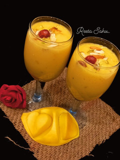 बनाना मैंगो मिक्सड शेक (Banana mango mixed shake recipe in hindi) रेसिपी मुख्य फोटो
