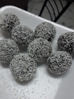 Una foto de Trufas de chocolate y coco