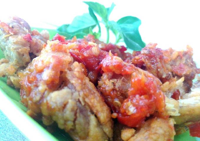 28. Ayam Geprek Hot Crispy