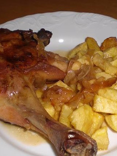 Una foto de Pollo asado con vino blanco