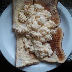 A picture of My fluffy scrambled eggs.