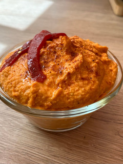 Una foto de Hummus de pimientos de piquillo