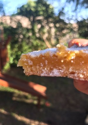 Una foto de Tarta de limón (un brownie de limón 🍋) (EMMIS)