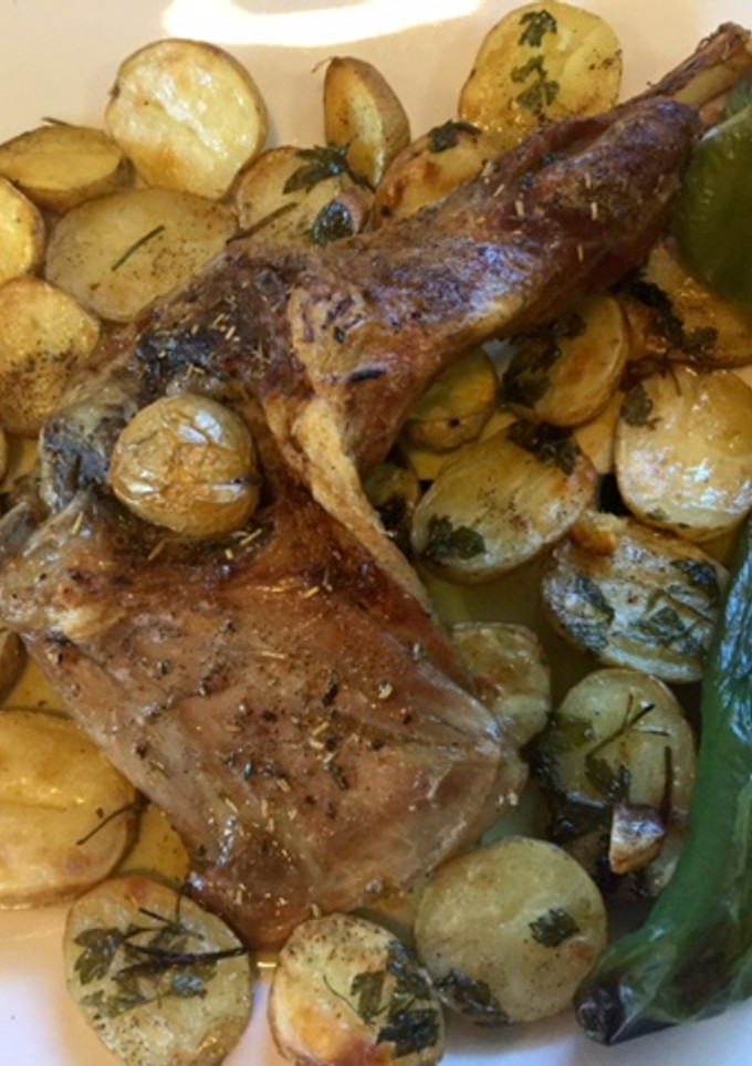 Una foto de Espaldita de cabrito con "patatinos"