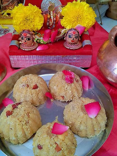 रवा चूरमा लड्डू रेसिपी मुख्य फोटो